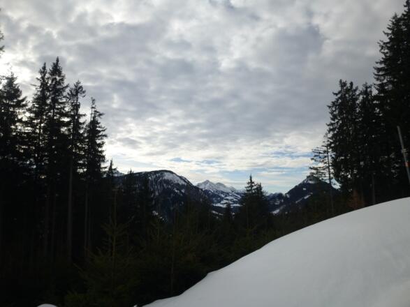 Erste Aussicht auf die ferneren Allgäuer Berge