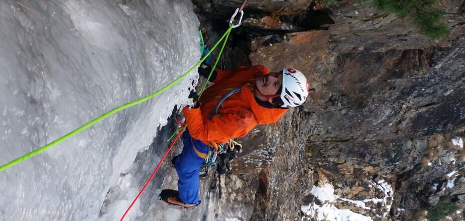 Benni Purner im Nachstieg bei der Erstbegehung einer Urfall-Variante.
