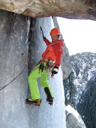 In der vierten Seillänge, Querung nach rechts unter dem riesigen Klemmblock