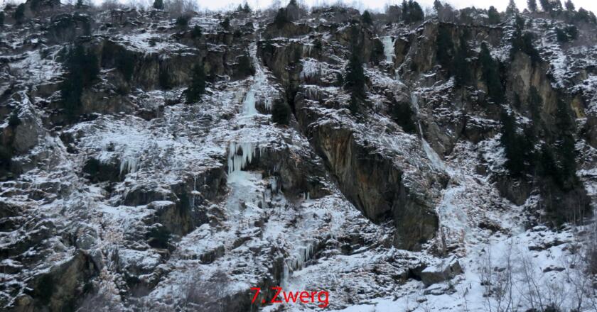 Übersichtsbild mit (von links nach rechts) 7. Zwerg, Rampenweg und Botanikerkamin