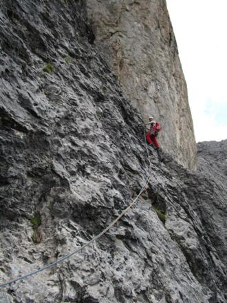 Plattenquerung,  6. Seillänge