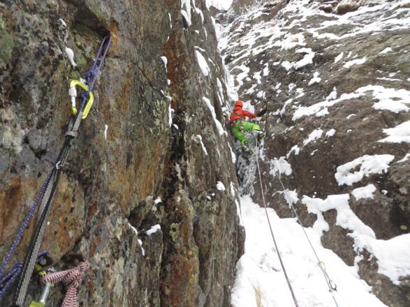 In der Schlüsselstelle der 3. Seillänge