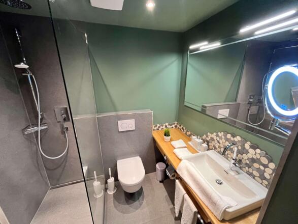 Doppelzimmer Badansicht im Hotel Garni Brunnthaler