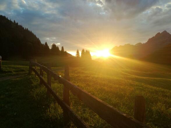 Sonnenaufgang auf der Alpe Brüggele