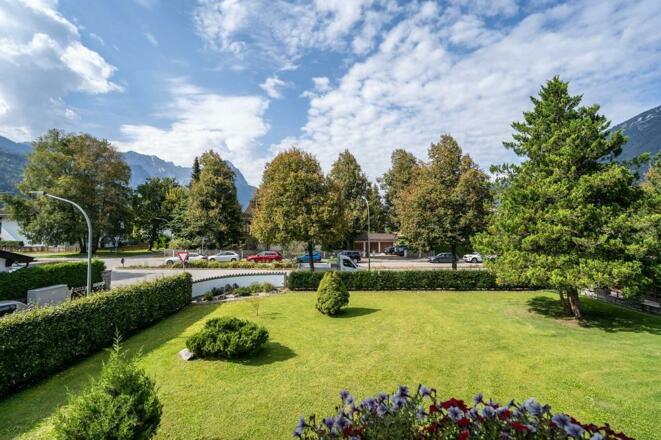 Gartenblick im Hotel Garni Brunnthaler