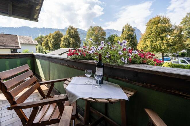 Hotel Garni Brunnthaler Balkon mit Bergblick