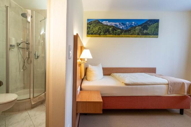 Einzelzimmer mit Dusche in Garmisch