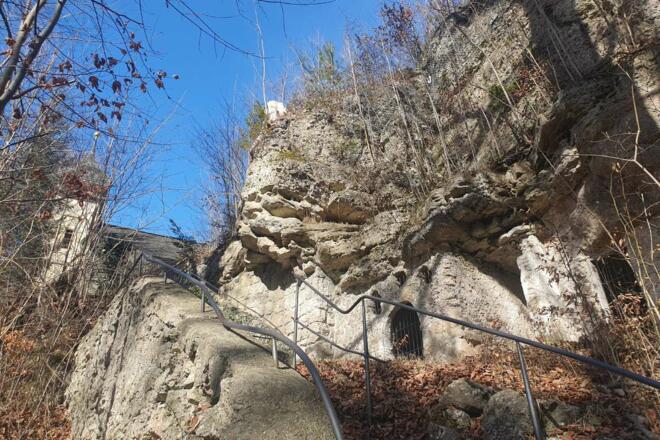 Weg durch die Felsen - Biber Brannenburg