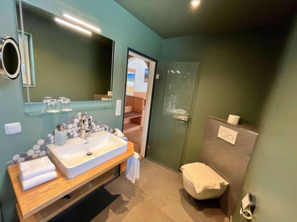 Doppelzimmer renoviertes Bad im Hotel Garni Brunnt