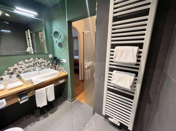 Doppelzimmer Bad im Hotel Garni Brunnthaler in Gar