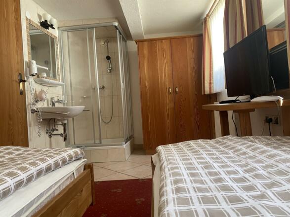 Twin Zimmer mit WC am Gang
