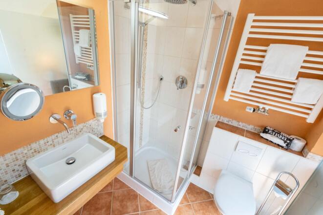 Einzelzimmer Bad im Hotel Garni Brunnthaler
