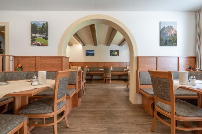 Frühstücksraum im Hotel Garni Brunnthaler