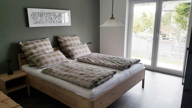 Schlafzimmer 1 OG Bild 1