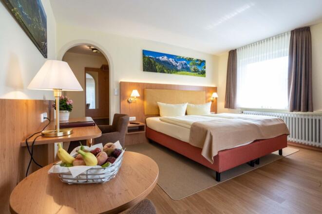 Komfort Doppelzimmer mit Bergblick und Gartenblick im Hotel Garni Brunnthaler in