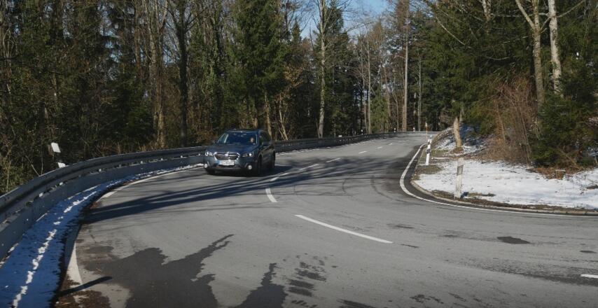 Mit dem Subaru Outback durch die Kurven der Rohrachschlucht
