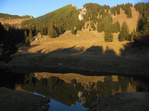 An dem kleinen See unterhalb der Priener Hütte