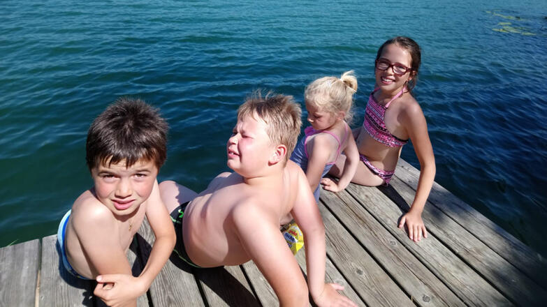 Kinder beim See