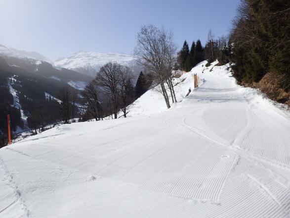 Ein kurzes Stück wird auch die Piste benützt
