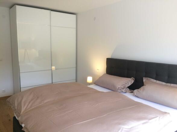 Schlafzimmer mit Boxspringbett 1,80m x 2,00m mit 2 Matrazen und Topper