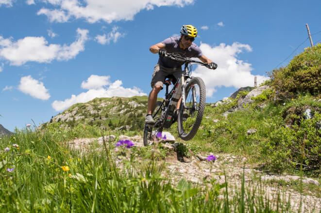 Mit dem Mountainbike unterwegs am Formarinsee