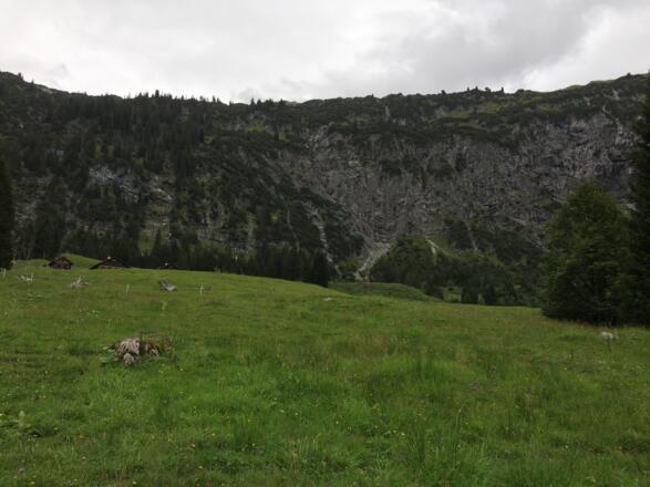 Manchmal sieht man auch Wasserfälle in der Ferne