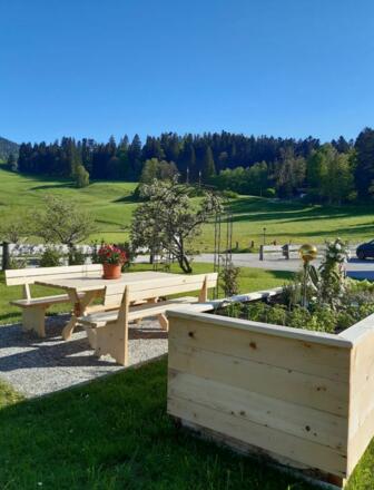 Ruheplatz im Garten Gästehaus Kleinbuch