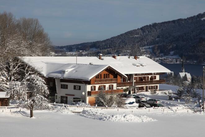 Hofansicht Gesamt Gästehaus Kleinbuch