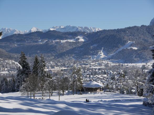 Blick auf Garmisch-Partenkirchen im Winter