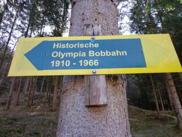 Wegweiser zur Bobbahn