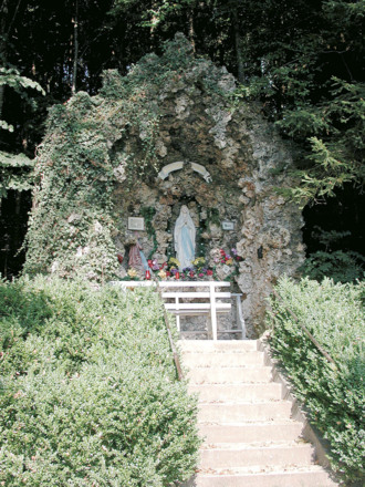 Tuffsteingrotte mit Marienstatue am Rockerl