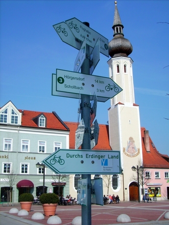 Schilderbaum am Startpunkt in Erding, Schrannenplatz