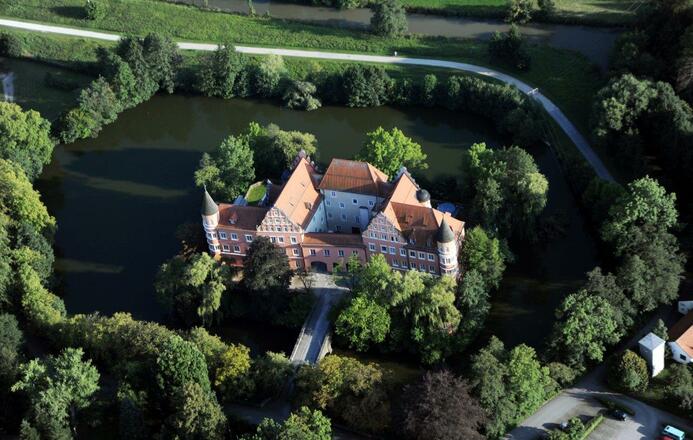 Wasserschloss Taufkirchen (Vils) von oben