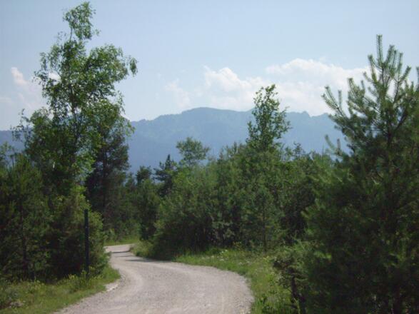 Achselköpfe und Brauneck und der Isarradweg.