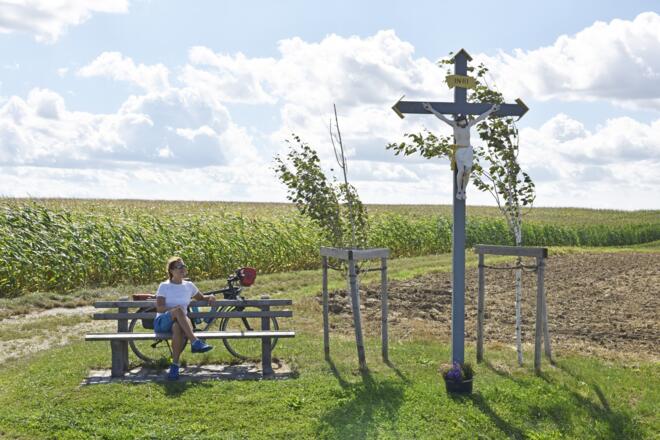 Rast an einem Flurkreuz im Landkreis Aichach-Friedberg