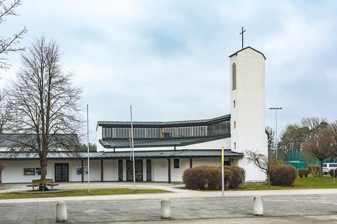 Moderne Pfarrkirche Traun-Oedt