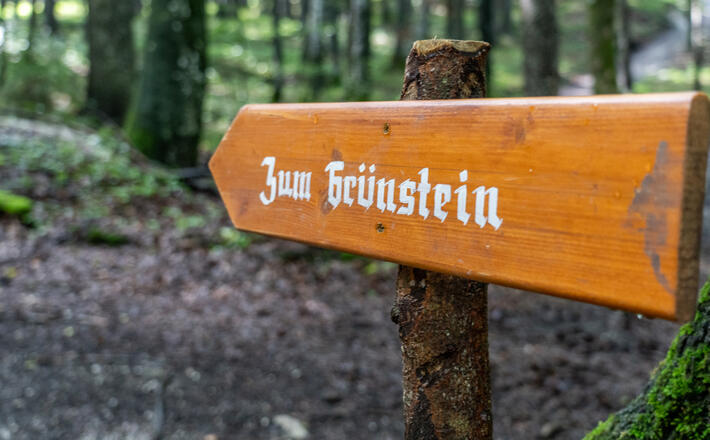 Wegweiser zum Grünstein