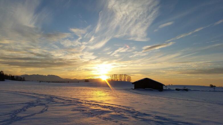 Sonnenuntergang hinter dem Hof