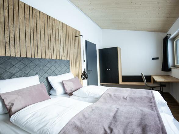 6E74B304-9CFB-4E59-BBAF-893C68D46D43