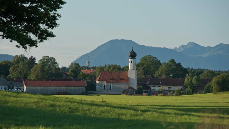 Piesenkamer Kirche mit Berge