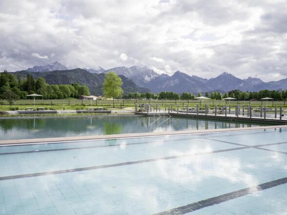 Sportschwimmbecken