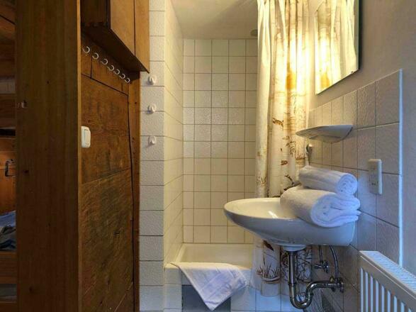 Ferienwohnung_Buecheler_EG_Badezimmer_01