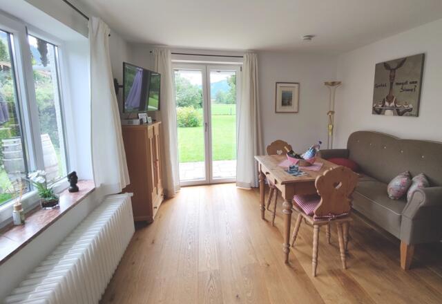 offene Wohn - Essbereich mit Küchenzeile