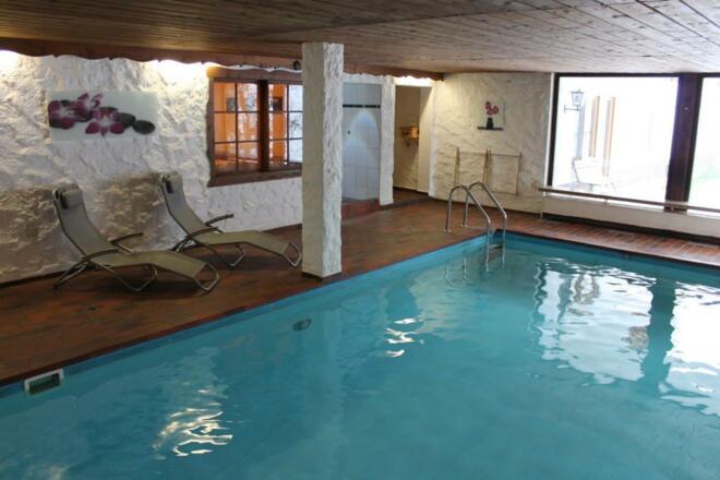 Hallenbad & Sauna