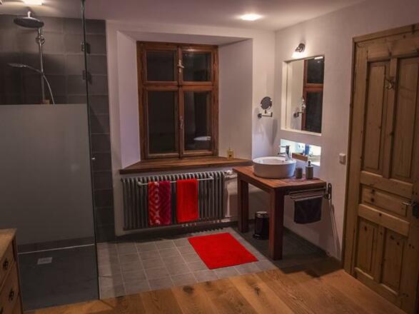 Dusche_mit_Waschbecken im Zimmer Leni