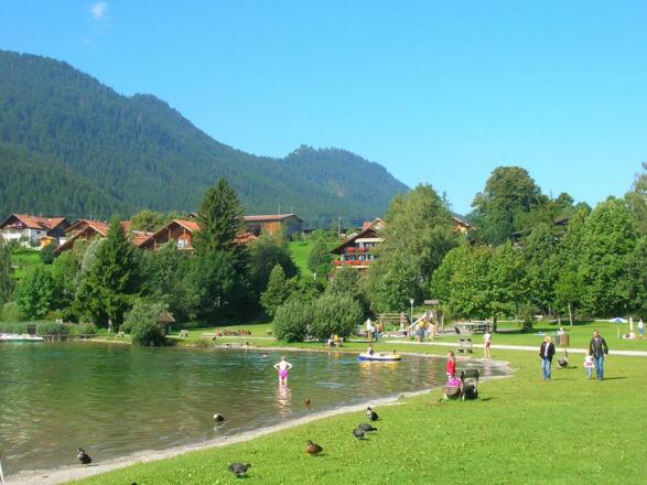 Liegewiese am naheligenden Weissensee