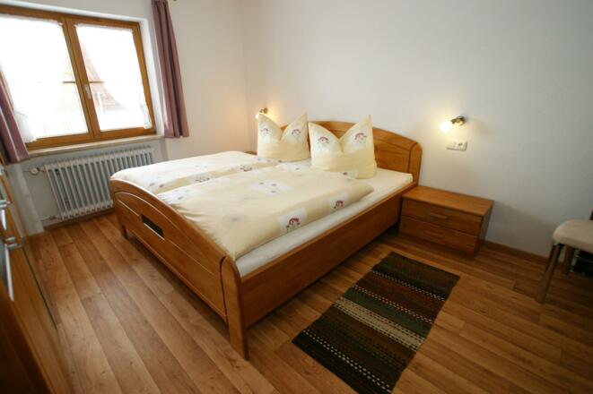 1. Schlafzimmer Whg. 2