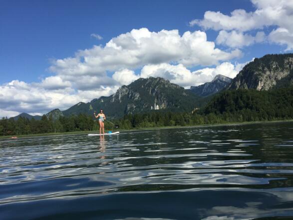 in der Königsloge: Stand Up Paddeling am Schwansee