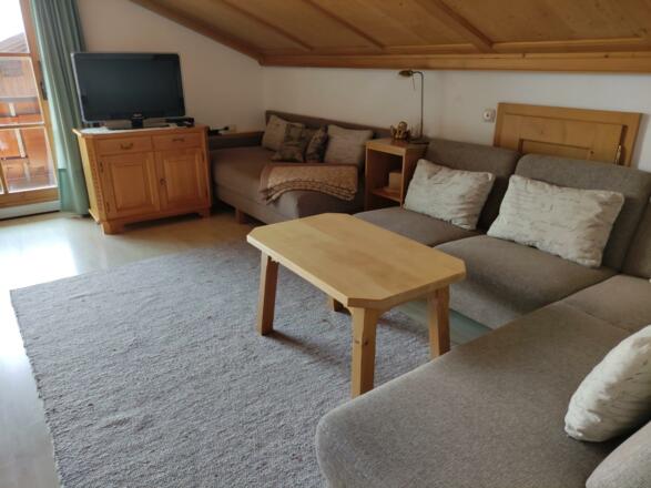 Wohnecke mit Fernseher