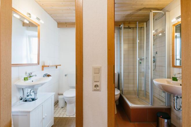Dusche/WC plus WC